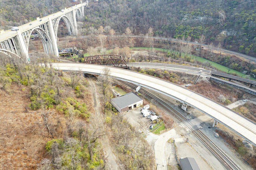More Photos Of 204 Main St, East Pittsburgh Flex For Sale
