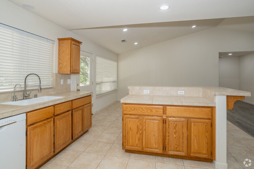 More Photos Of 22615 Silverlode Rd, Palo Cedro Flex For Lease