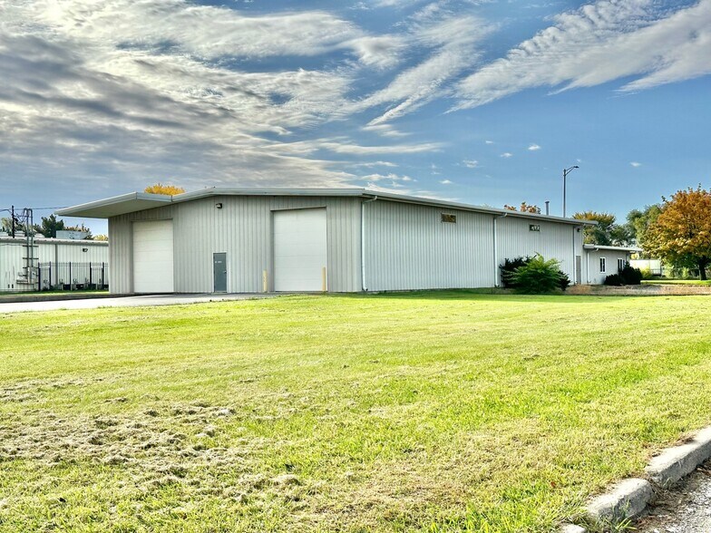 More Photos Of 140 State St, Calumet City Warehouse For Lease