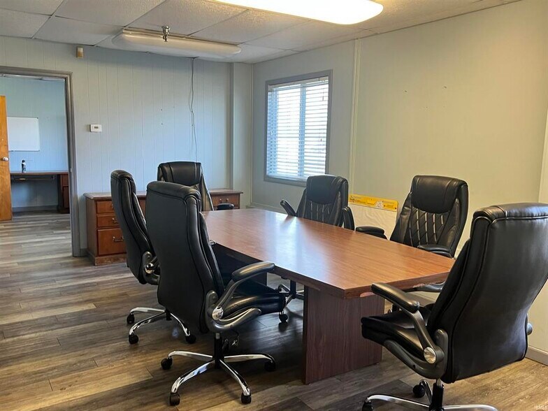 More Photos Of 1015 W 9th St, Mount Carmel Warehouse For Sale