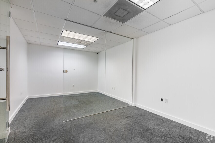 More Photos Of 5240-5260 NW 167th St, Hialeah Warehouse For Lease