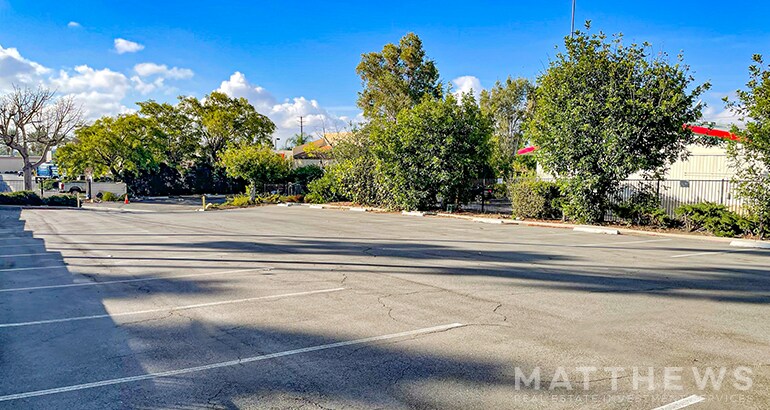 More Photos Of 2475 N Tustin St, Orange Office For Lease