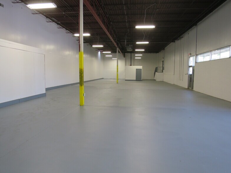 More Photos Of 845 E E.H. Crump Blvd, Memphis Warehouse For Sale