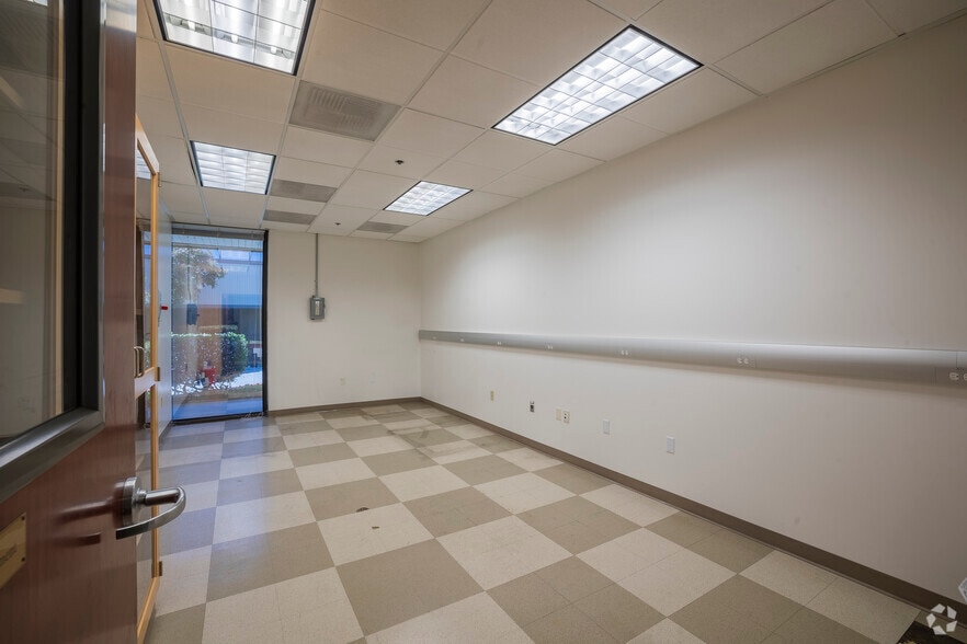 More Photos Of 355 N Wiget Ln, Walnut Creek Office For Sale