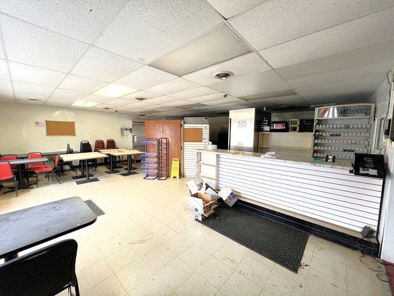 More Photos Of 854 NC-770, Mayodan Bar For Sale