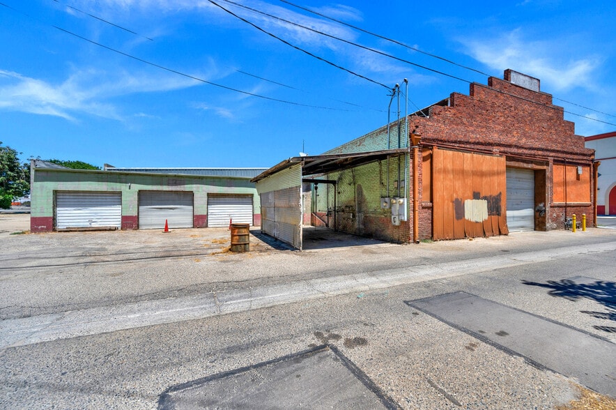 More Photos Of 201 E St, Lemoore Auto Repair For Sale