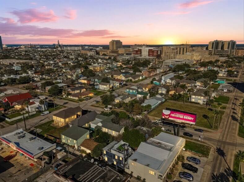 More Photos Of 609 Sealy St, Galveston Apartments For Sale