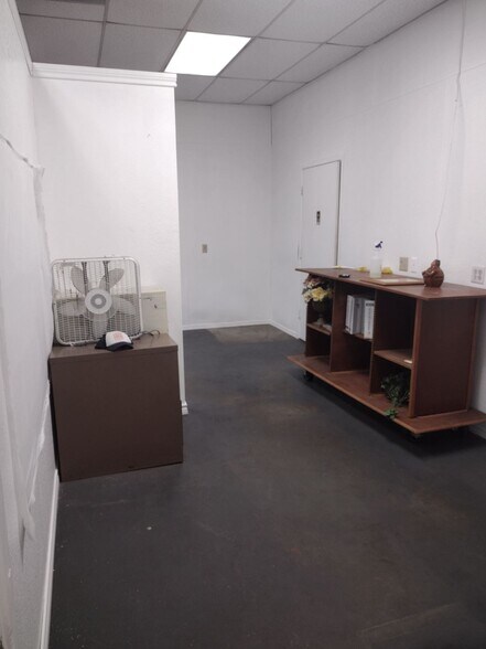 More Photos Of 126 S Dixie Blvd, Odessa Office For Sale