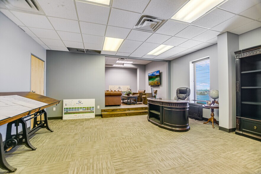 More Photos Of 271 Commercial Dr, Buda Warehouse For Sale