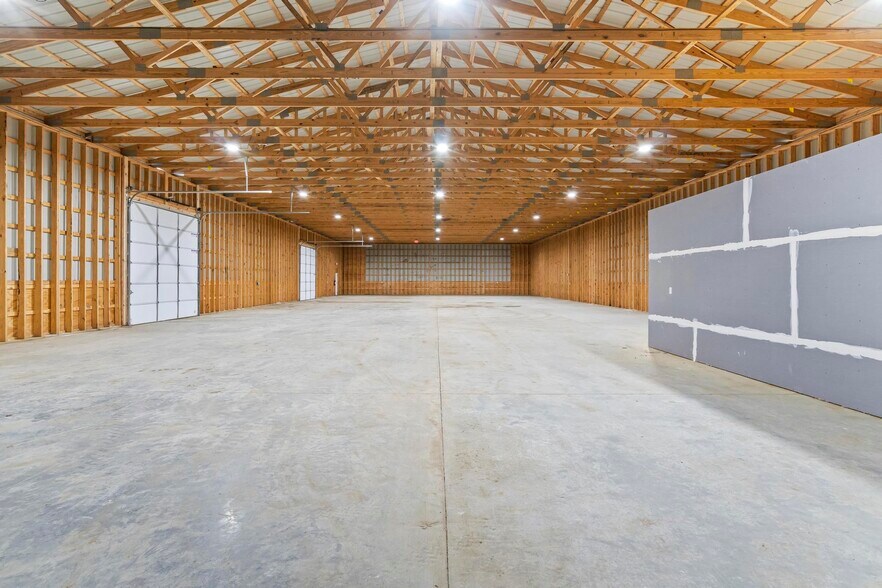 More Photos Of 9705 Hayden Dr, Mascoutah Warehouse For Lease