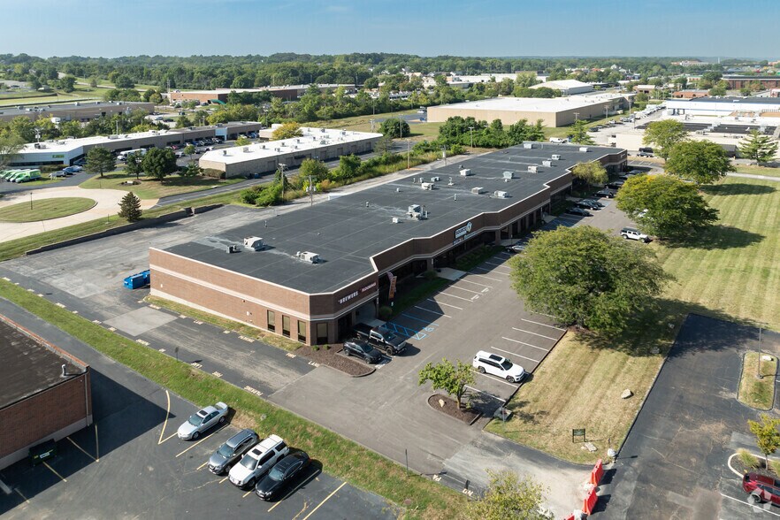 More Photos Of 914-938 S Highway Dr, Fenton Flex For Lease