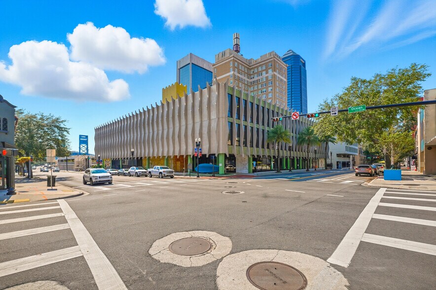 More Photos Of 40 E Adams St, Jacksonville Office For Lease