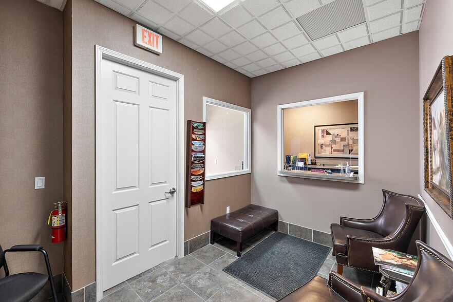 More Photos Of 16955-16957 18 Mile Rd, Clinton Township Office For Lease