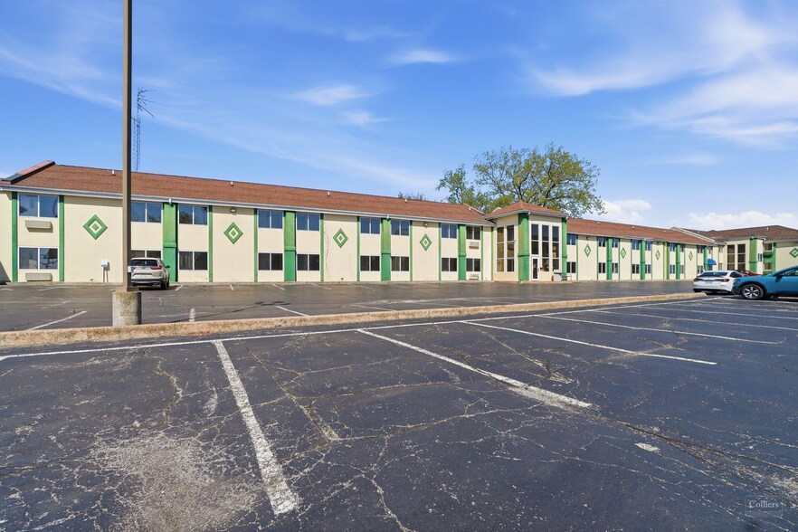 More Photos Of 1723 E Perry St, Port Clinton Hotel For Sale