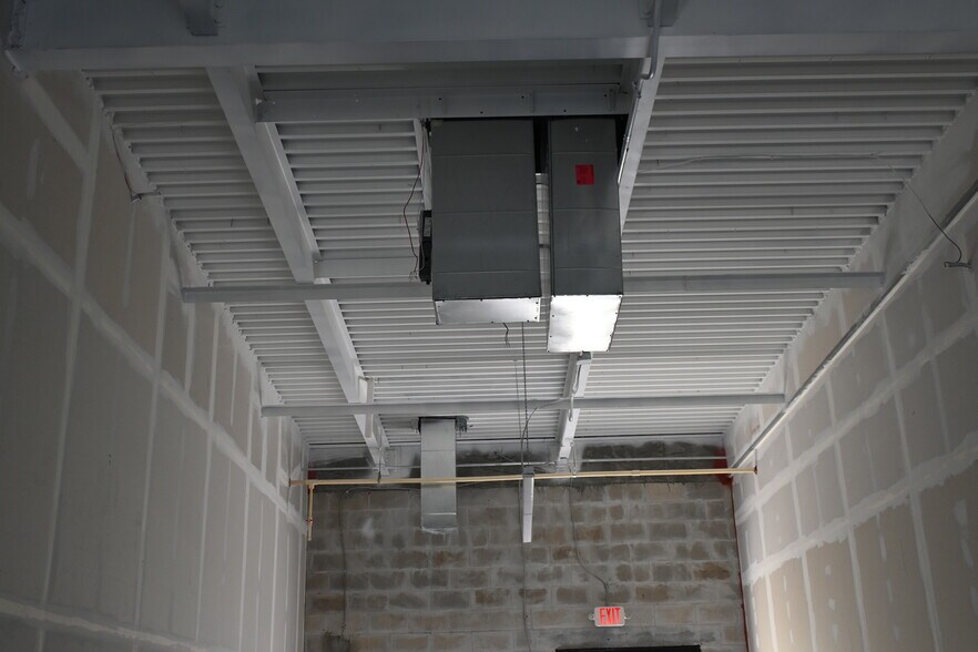 More Photos Of 3370 Rouse Rd, Orlando Storefront For Sale