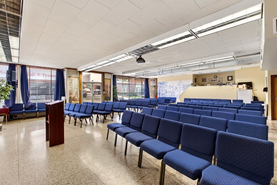 More Photos Of 162-166 N Main St, Broadway Office For Sale