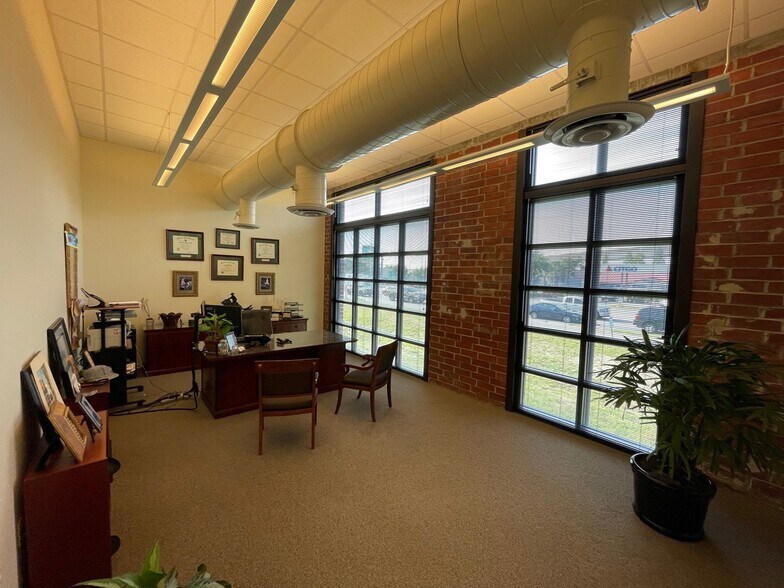 More Photos Of 1925 E 2nd Ave, Tampa Medical For Lease