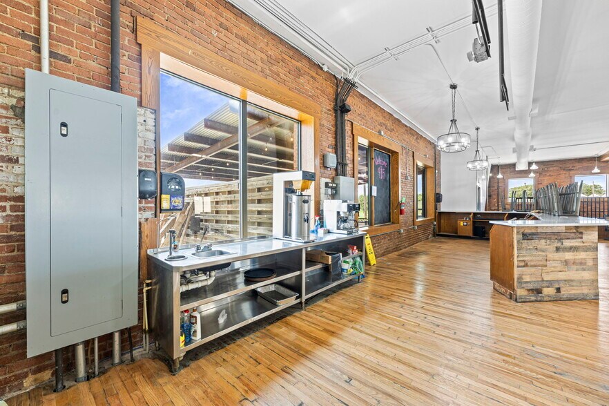 More Photos Of 415 W Madison Ave, Iola Restaurant For Sale
