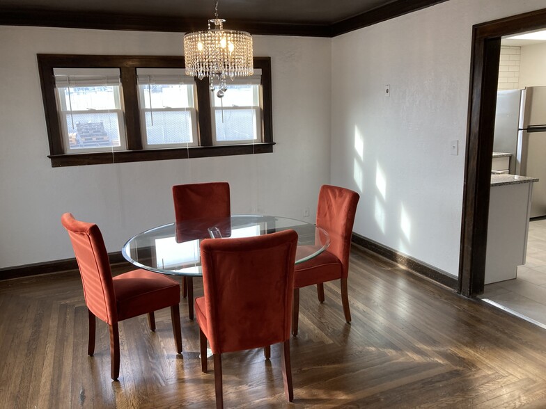 More Photos Of 220 W 80th Ter, Kansas City Storefront Retail Office For Sale