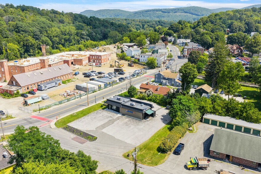 More Photos Of 50 W Center St, Lee Fast Food For Sale