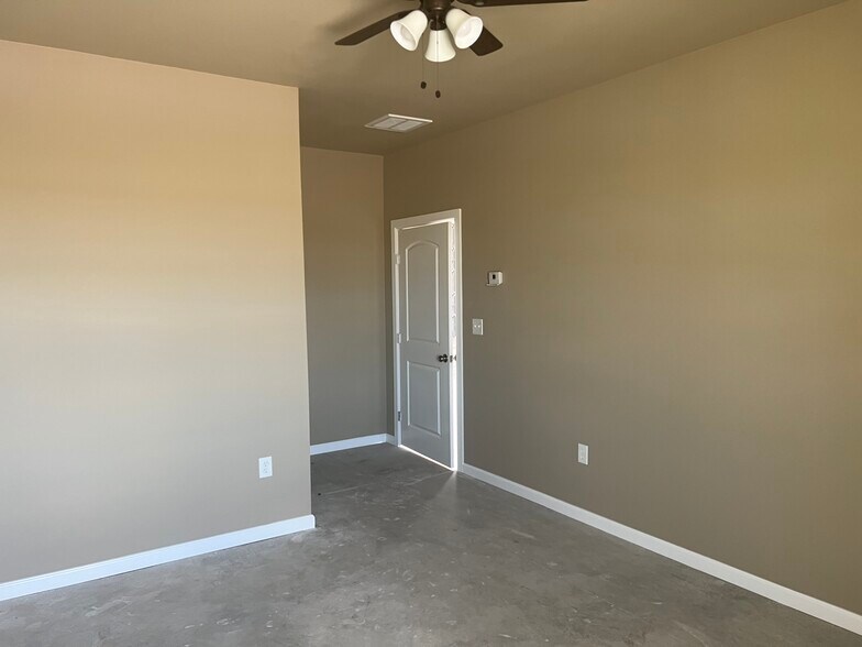 More Photos Of 1041 Technology Way, Waxahachie Industrial For Sale