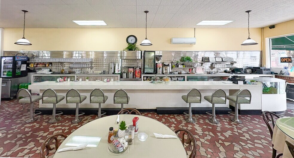 More Photos Of 226 E Main St, Bennettsville Storefront For Sale