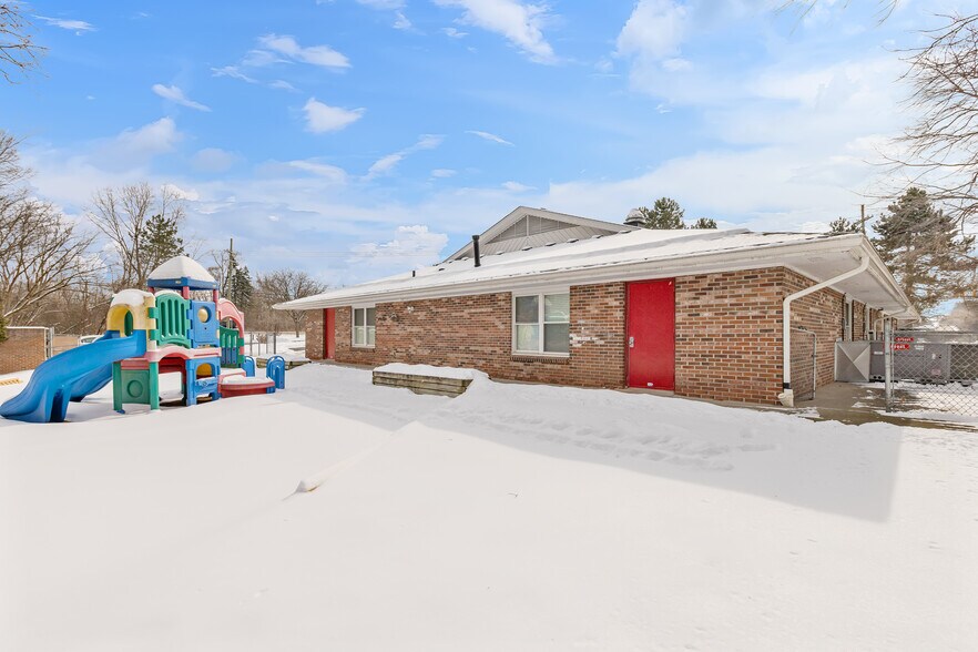 More Photos Of 5758 Cooley Lake Rd, Waterford Daycare Center For Sale
