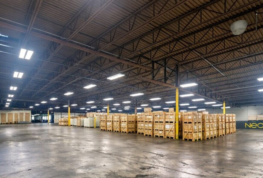 More Photos Of 1396 Chattahoochee Ave NW, Atlanta Warehouse For Lease