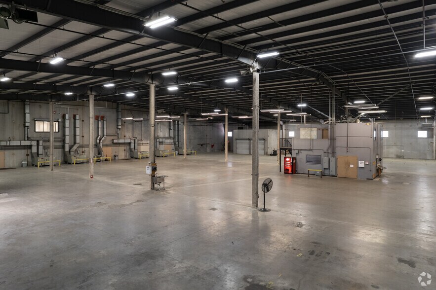 More Photos Of 1626 S Cherry St, Tomball Warehouse For Lease