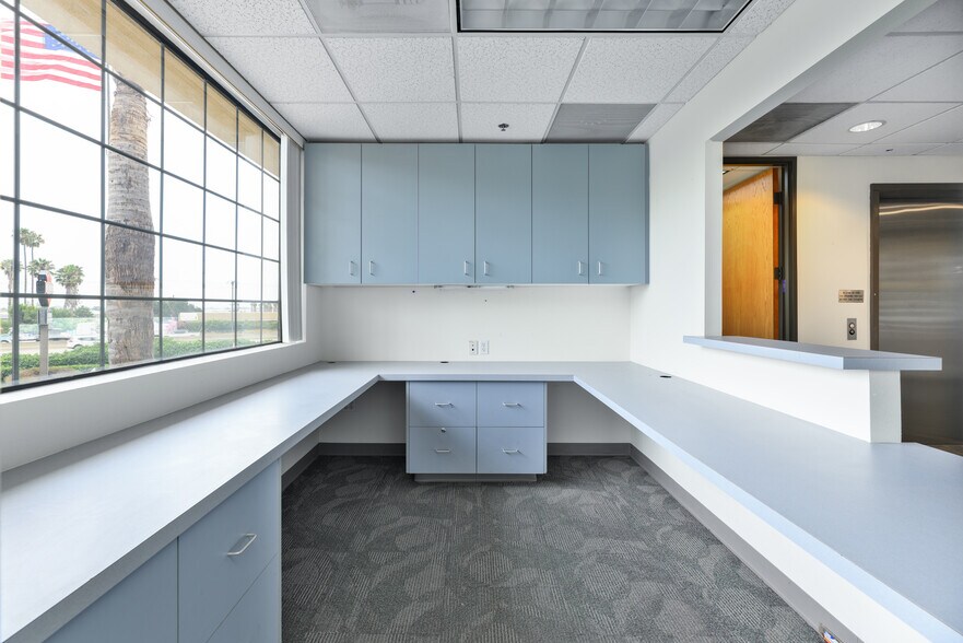 More Photos Of 1327 Del Norte Rd, Camarillo Medical For Sale