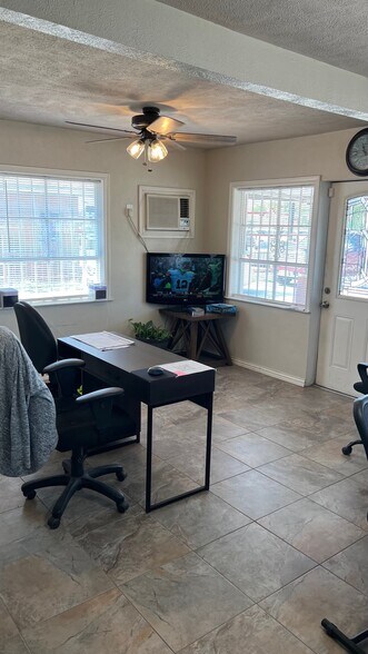 More Photos Of 1952 S Buckner Blvd, Dallas Auto Dealership For Lease