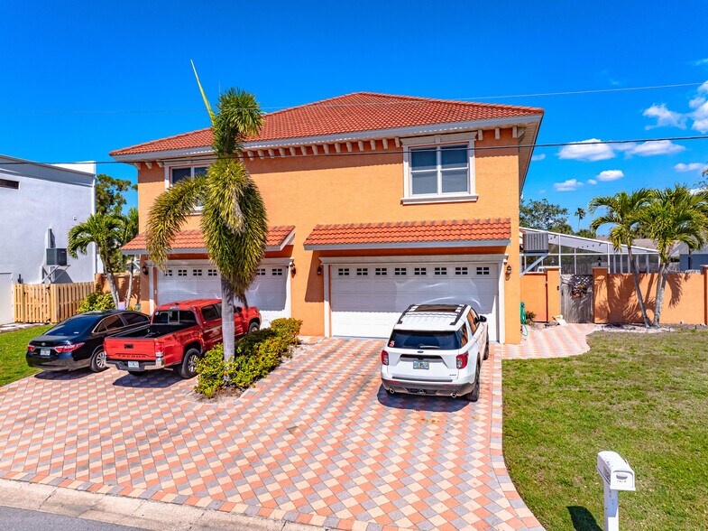 Primary Photo Of 2119- 2125 Montclair Dr, Sarasota Apartments For Sale