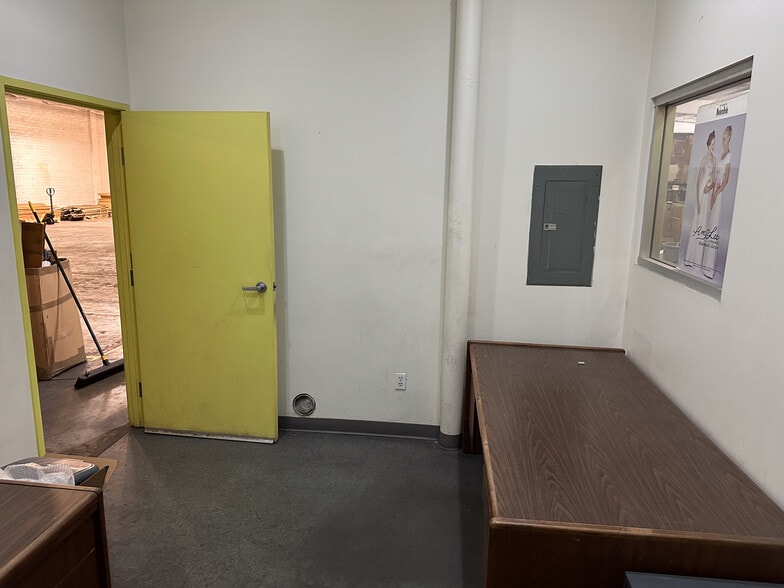 More Photos Of 4611 Sheila St, Commerce Warehouse For Lease