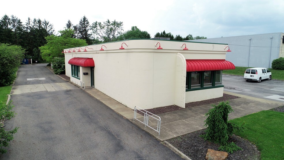 More Photos Of 4837 Mahoning Ave, Youngstown Restaurant For Lease