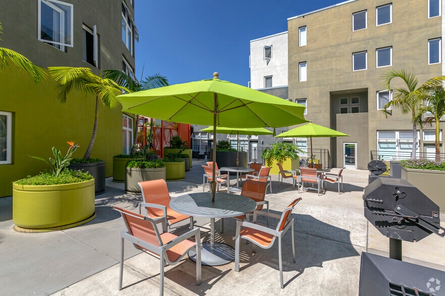 More Photos Of 900 F St, San Diego Apartments For Lease