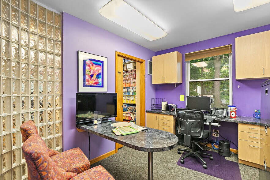 More Photos Of 712 W Main St, West Dundee Medical For Sale