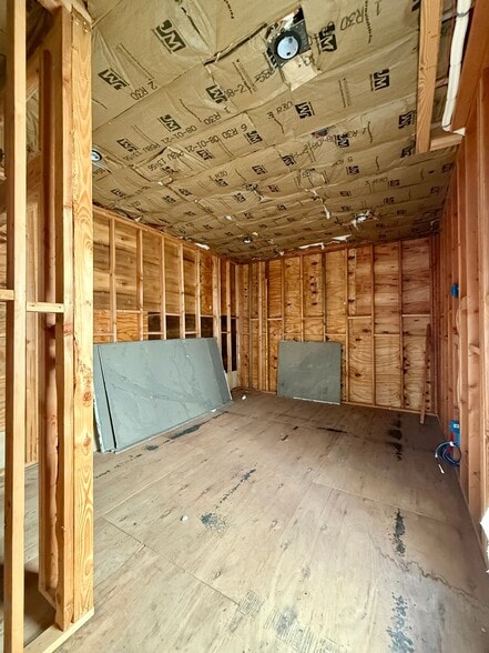 More Photos Of 467 1/2 Martin Luther King Jr Dr, Jersey City Storefront Retail Residential For Sale