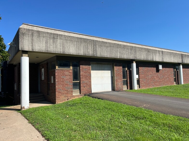 More Photos Of 9995 Gantry Rd, Philadelphia Light Manufacturing For Sale