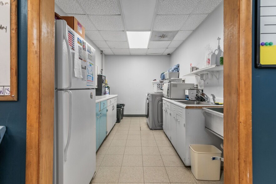 More Photos Of 3431 Waterlick Rd, Lynchburg Veterinarian Kennel For Sale