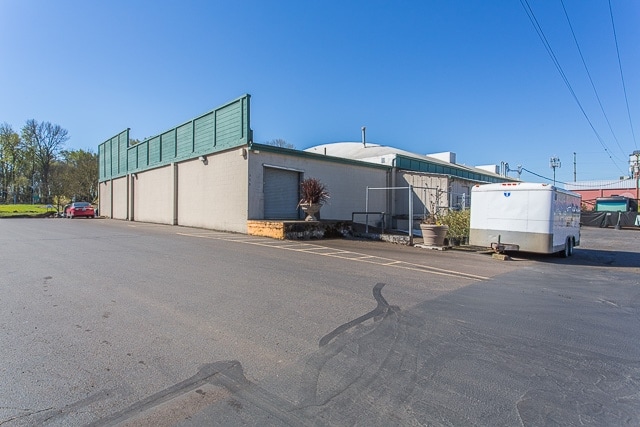 More Photos Of 350 Hickory St NW, Albany Garden Center For Sale