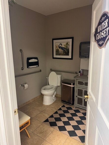 More Photos Of 2010 Limestone Rd, Wilmington Storefront Retail Office For Lease