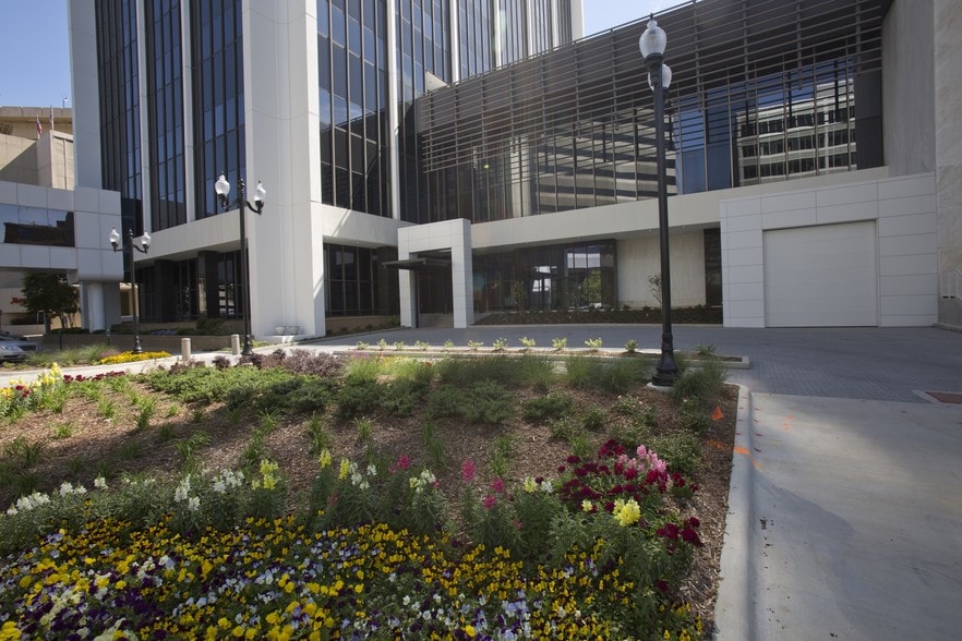 More Photos Of 210 E Capitol St, Jackson Office For Lease