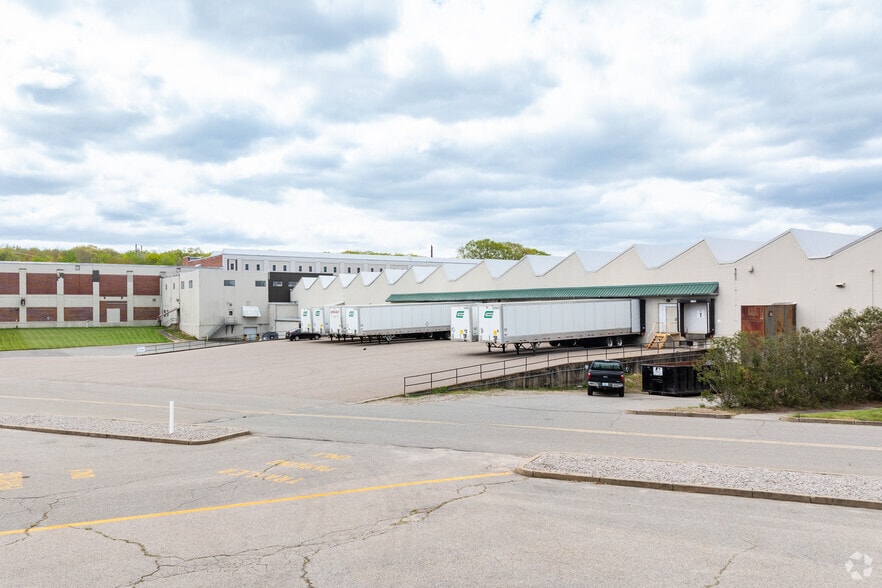 More Photos Of 582 Great Rd, North Smithfield Warehouse For Lease