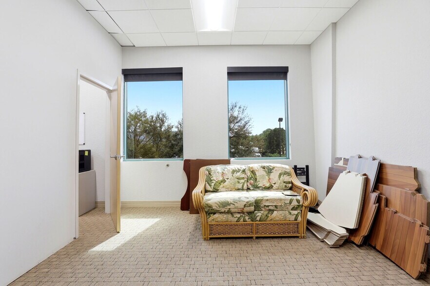 More Photos Of 6881 Kingspointe Pky, Orlando Flex For Sale