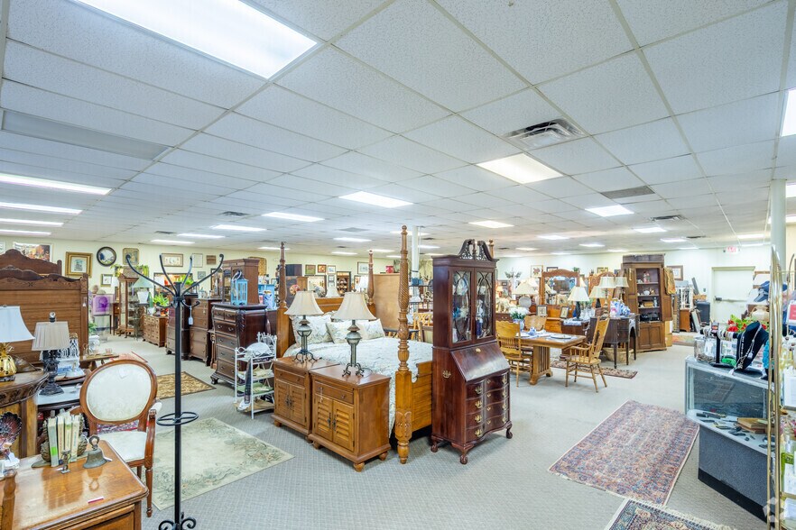 More Photos Of 208 E Mcintyre St, Mullins Supermarket For Sale