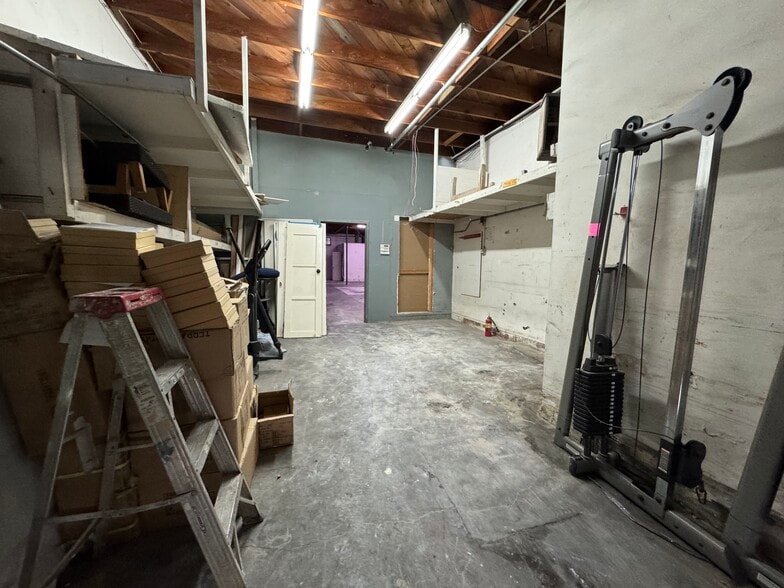 More Photos Of 4920 W Pico Blvd, Los Angeles Light Manufacturing For Lease