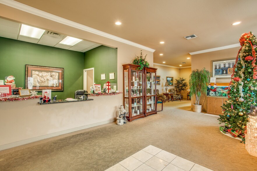 706 W Center St, Duncanville, TX 75116 Office For Lease