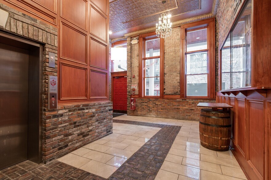 More Photos Of 209 Printers Aly, Nashville Hotel For Lease