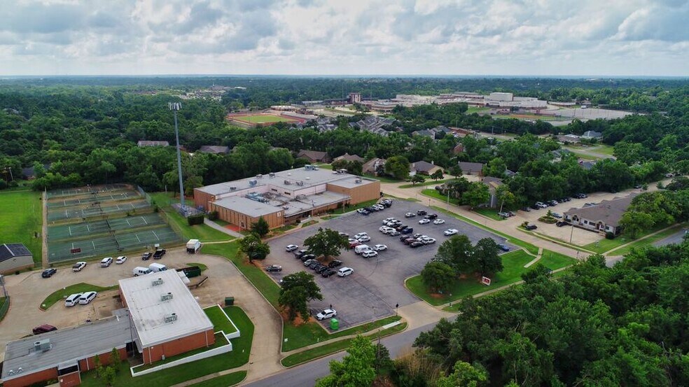 More Photos Of 1220 S Rankin St, Edmond Health Club For Sale