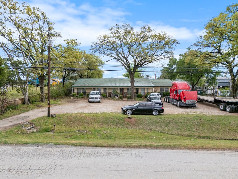More Photos Of 303-A W Simonds, Seagoville Manufacturing For Sale